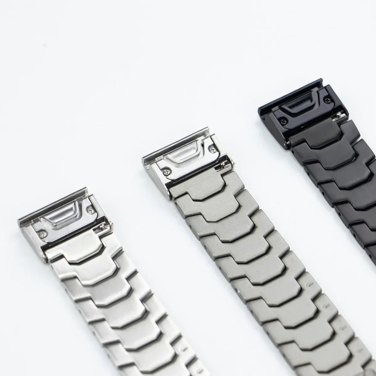 Garmin QuickFit 22/26mm Stainless Steel Bracelet with Color Stripe — design detail