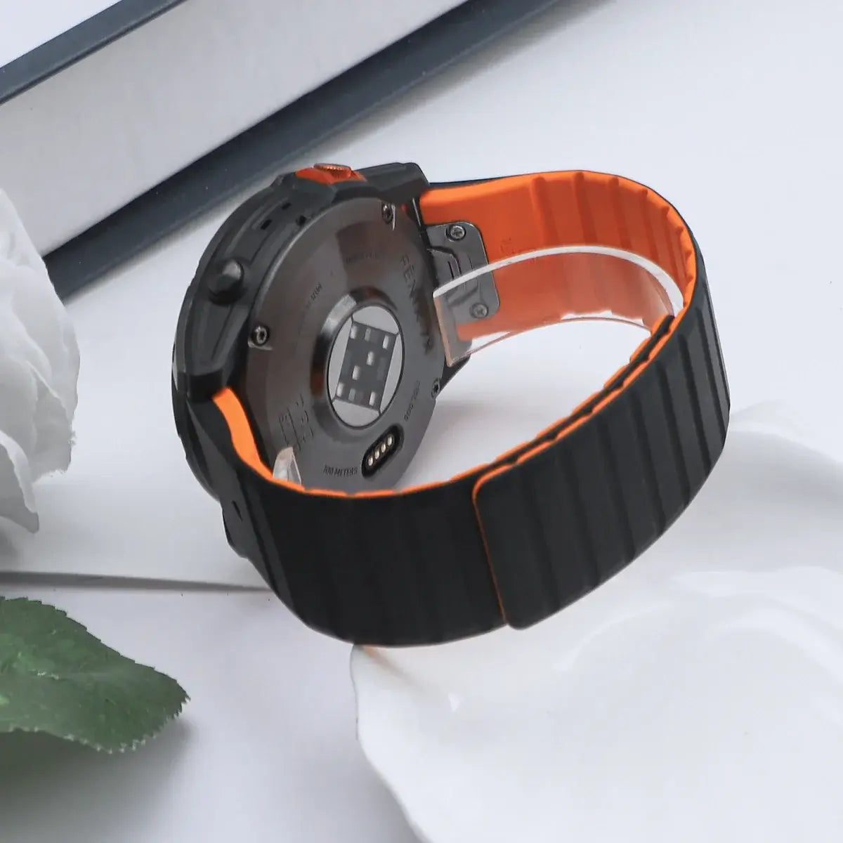 Garmin QuickFit Magnetic Silicone Wrap Band in Black / Orange