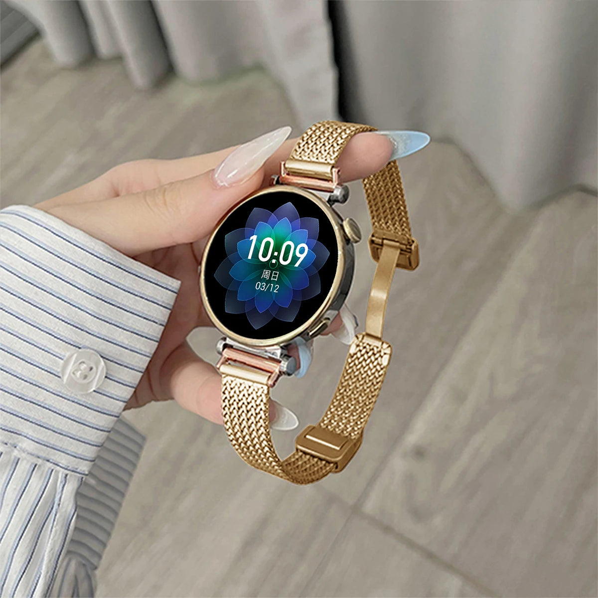 Garmin Slim Magnetic Metal Mesh Band in Gold