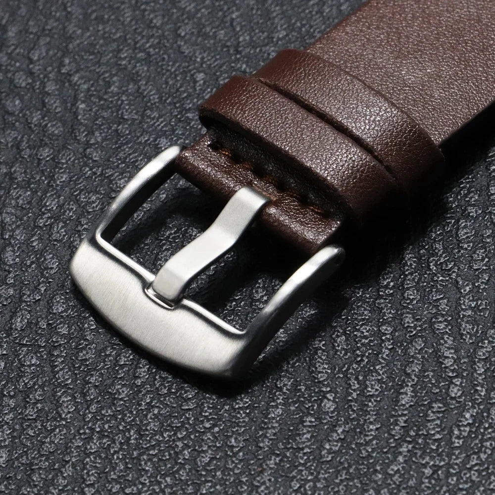 Garmin QuickFit Minimal Leather Band pin buckle close-up