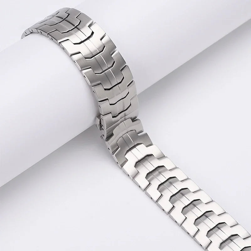 Garmin QuickFit 22/26mm Stainless Steel Bracelet with Color Stripe — band detail