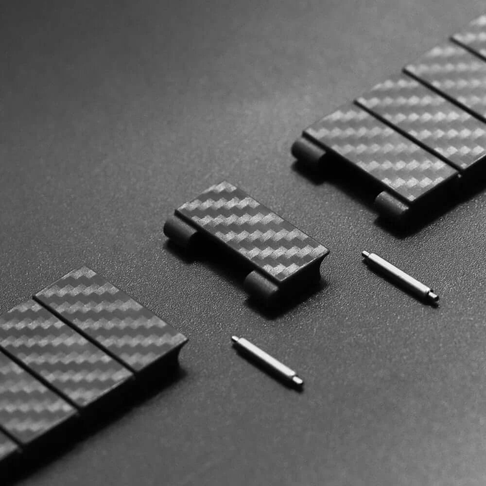 Individual carbon pattern links and link pins