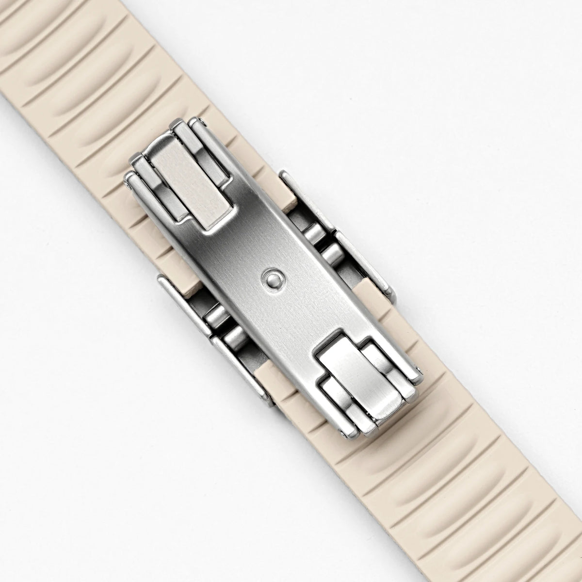 Garmin Curved-End FKM Rubber Band — folding clasp close-up