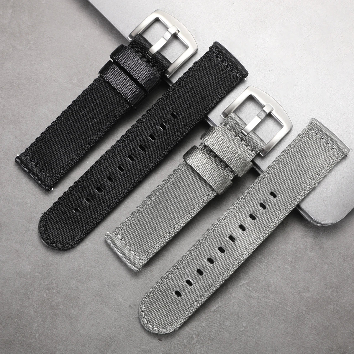 Garmin Seatbelt Nylon Band in gray and black