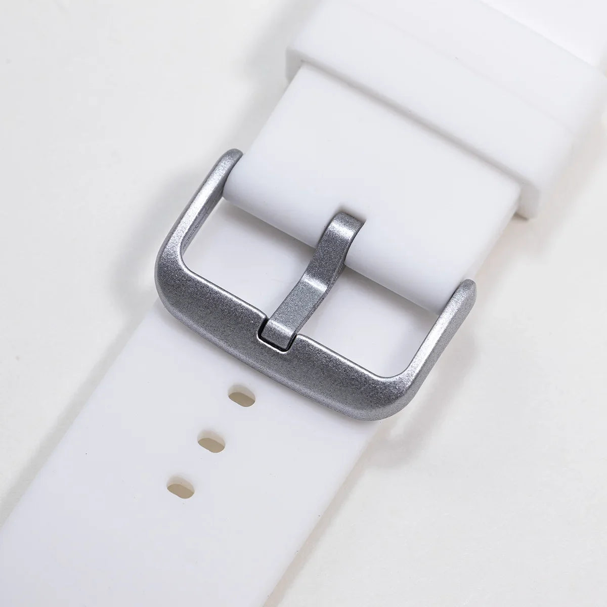 Garmin QuickFit Smooth Silicone Buckle Band white silicone strap and silver buckle close-up