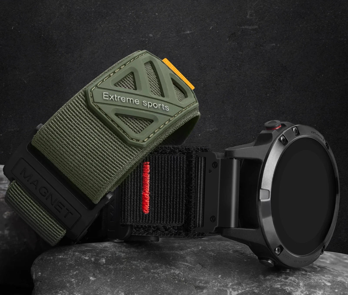 Garmin QuickFit 22/26mm Nylon Sport Band with Magnet Buckle — band detail