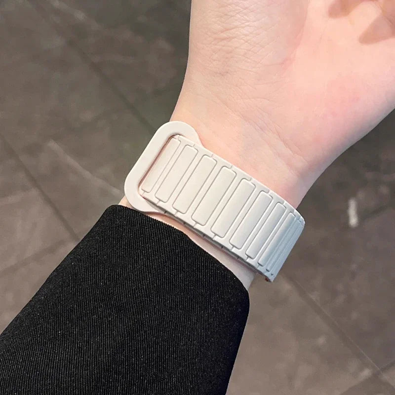 Motorola Moto Ribbed Magnetic Silicone Loop Band — Cream magnetic overlap closure