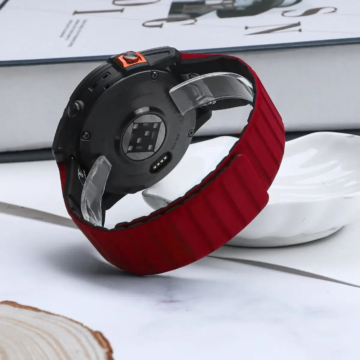 Garmin QuickFit Magnetic Silicone Wrap Band in Red / Black